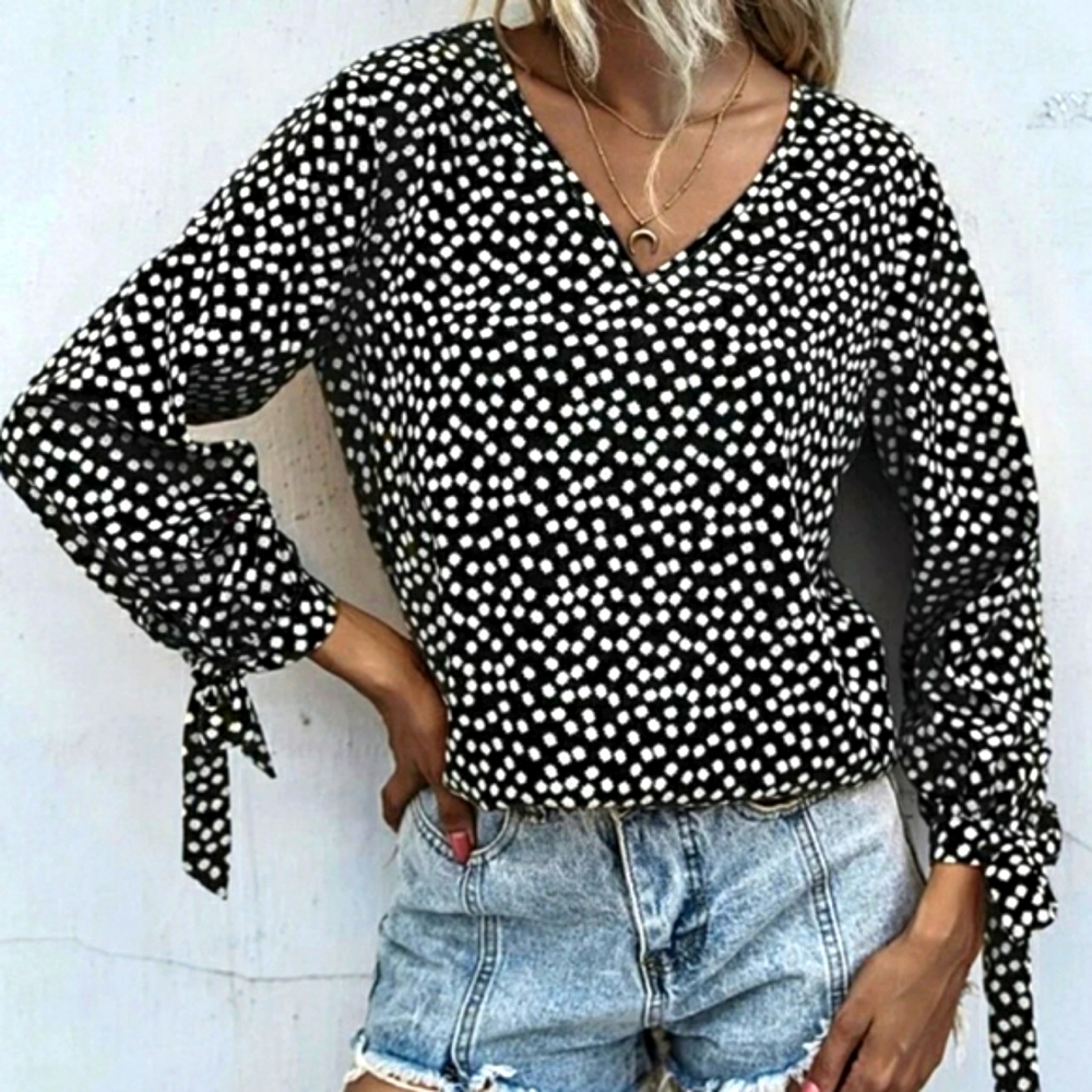 SHEIN Ditsy Floral VNeck Blouse With Knotted Cuffs Black And White Size 4